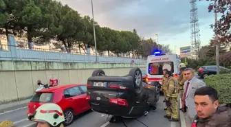 Sarıyer'de Devrilen Otomobil Trafik Yoğunluğu Yarattı