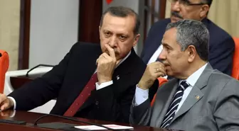 Bülent Arınç, yıllar önce yaşanan olayı anlattı: Tayyip Bey masaya yumruğu vurup 'Sus ulan' demiş