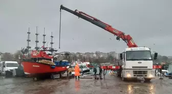 Düzce Akçakoca'da Kuvvetli Rüzgar ve Sağanak Hayatı Olumsuz Etkiledi