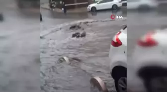 İstanbul'da Sağanak Yağış Hayatı Olumsuz Etkiledi