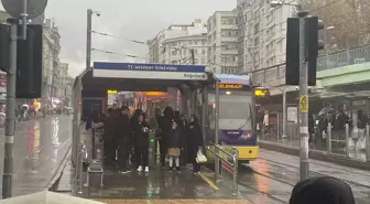 İstanbul'da Yoğun Yağış Nedeniyle Toplu Ulaşımda Aksamalar