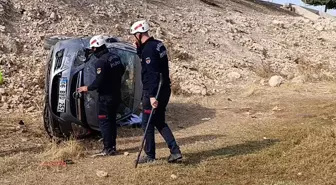 Şanlıurfa'da Otomobilin Şarampole Devrilmesi: 3 Yaralı