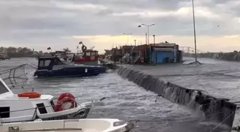 İstanbul Avcılar'da Şiddetli Lodos Teknelere Zarar Verdi