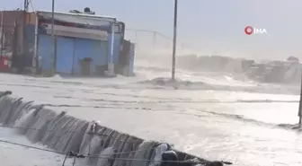 İstanbul'da Şiddetli Lodos Deniz Taşmasına Neden Oldu