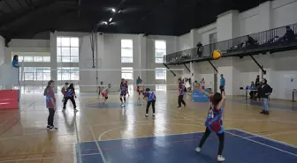 Bitlis'te Yıldız Kızlar Voleybol İl Birinciliği Düzenlendi