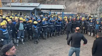 TÜRK-İŞ yönetimi, kendilerini yerin altına kapatan madencilerin dayanışma eylemine katıldı