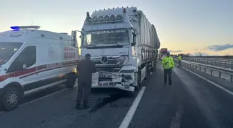 Bilecik'te Tırın İşçi Servisine Çarpması Sonucu 10 Yaralı