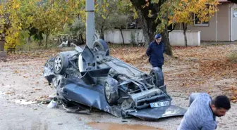 Muğla'da Ters Dönerek Kağıt Gibi Ezilen Otomobilde 3 Yaralı