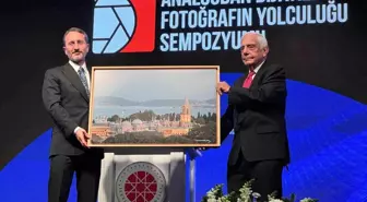 İletişim Başkanı Altun, 'İzzet Keribar Fotoğraf Sergisi' ve 'Analogdan Dijitale Fotoğrafın Yolculuğu Sempozyumu'na katıldı