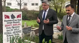 Şehit Öğretmen Vural Akdeniz, kabri başında anıldı