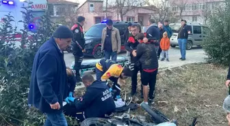 Edirne'de Motosiklet ve Otomobil Çarpıştı: İki Yaralı