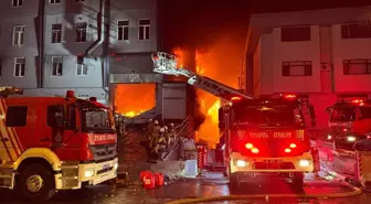 Beylikdüzü'ndeki Fabrikada Yangın Çıktı