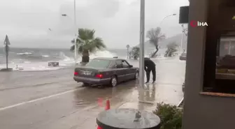 Bursa'da Fırtına Sahil Kenarını Vurdu, Caddeler Göle Döndü