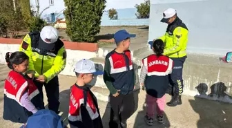 Kavşit İlkokulu Öğrencileri Jandarmadan Aldıkları Tohum Kalemleriyle Ağaç Sevgisi Ediniyor