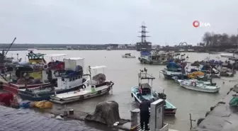 Karadeniz'de Şiddetli Fırtına Balıkçılara Zorluk Yarattı