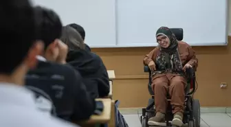 Serebral palsili öğretmen engelli öğrencisinin Çanakkale'yi görme hayalini gerçeğe dönüştürdü