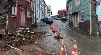 Gelibolu'da Kullanılmayan Bina Çöktü