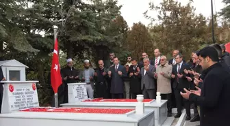 Ahlatlı şehitler, kabirleri başında anıldı