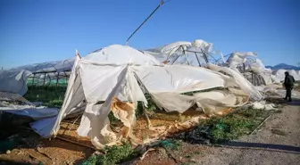 Antalya'da Hortum ve Şiddetli Yağış Hayatı Olumsuz Etkiledi