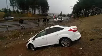 Diyarbakır'da Hasta Ziyareti İçin Gidenlerin Otomobili Devrildi: 3 Yaralı