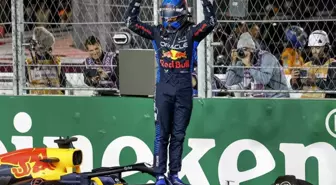 Max Verstappen, Las Vegas Grand Prix'sini 5. sırada tamamlayarak üst üste 4. kez şampiyon oldu