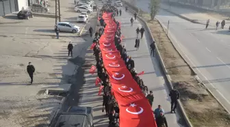 Hakkari'de öğretmenler, şehit meslektaşları için yürüdü