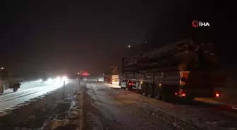 Ilgaz Dağı'nda Kar Yağışı Trafiği Kilitledi