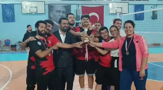 Kozan'da voleybol turnuvası düzenlendi