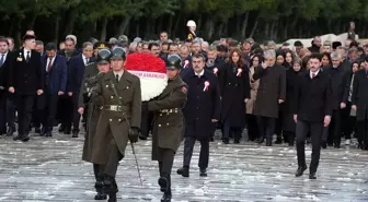 Milli Eğitim Bakanı Tekin, Öğretmenler Günü'nde Anıtkabir'i Ziyaret Etti