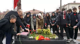 Şehit öğretmen Şenay Aybüke Yalçın Öğretmenler Günü'nde kabri başında anıldı