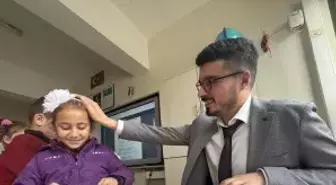 Deprem Sonrası Gözünü Kaybeden Öğretmen, Öğrencilerinin Desteğiyle Yeniden Hayata Tutundu