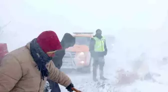 Niğde'de Mahsur Kalan Çoban ve Hayvanlar Kurtarıldı