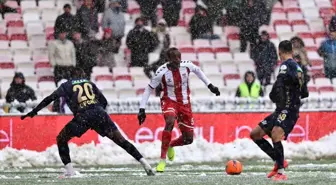 Sivasspor ve Kasımpaşa'nın Maçında İlk Yarısı 0-0 Berabere Sona Erdi