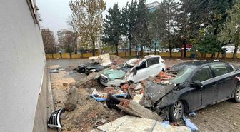 Kahramanmaraş'ta Fırtına Sonrası Duvar Devrildi, 3 Yaralı