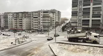 Besni'de Dolu Yerini Kara Bıraktı, İlçe Beyaza Büründü