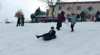 Düzce'de Kar Tatili: Aileler Kayak Eğlencesine Daldı