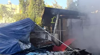 Hatay'da Depremzede Aileye Yangın Şoku