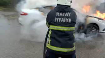 Hatay'da Park Halindeki Otomobil Yangında Kullanılamaz Hale Geldi