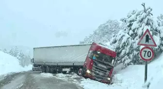 Bolu'da Yoğun Kar ve Buzlanma Trafiği Aksattı