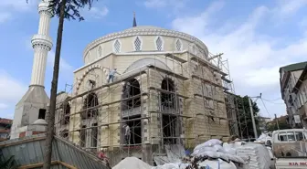 Kaynarca'da Cami İnşaatında İşçi Düşerek Yaralandı