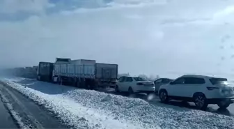 Karapınar'da Yoğun Kar Yağışı Ulaşımı Aksattı