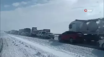 Konya'da Kar Yağışı Ulaşımı Aksatıyor