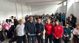 Milli Hokey Sporcuları Menteşe Cumhuriyet Ortaokulu'nda Öğrencilerle Buluştu