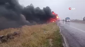 Siverek'te Seyir Halindeki Tır Alev Aldı