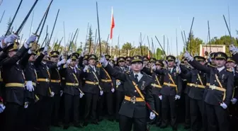 Ordudan ihraçları istenen teğmenlerin komutanı görevden alındı