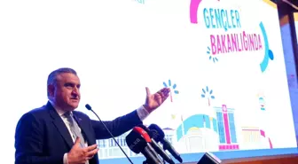 Bakan Bak, Gençlerle Bir Araya Gelerek Sporun Önemi Üzerine Konuştu