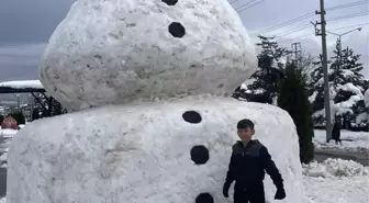 Bolu Belediyesi'nden 5 Metre Uzunluğunda Kardan Adam