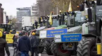 Fransa'da Çiftçiler AB-MERCOSUR Anlaşmasını Protesto Etti