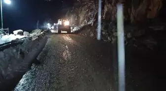 Giresun'da Heyelan Sonrası Kapalı Yol Ulaşıma Açıldı