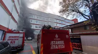 Fatih'te Hastane Deposunda Yangın Çıktı